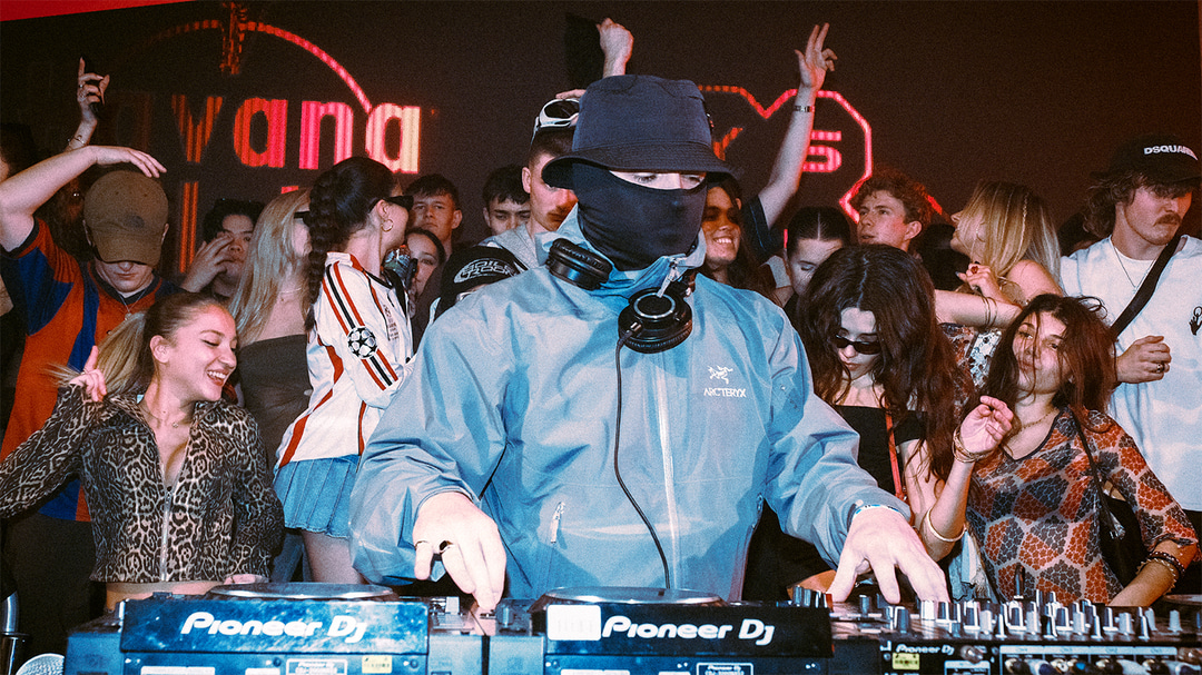 Photo of set bullet tooth.