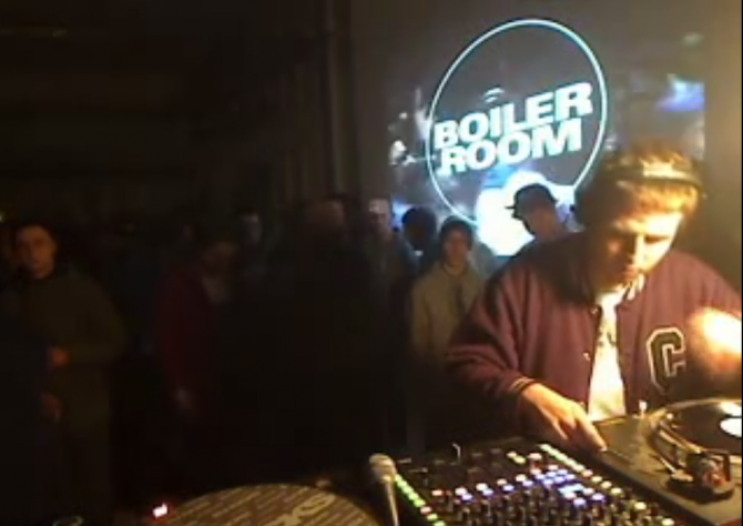 Photo of set DARK SKY.