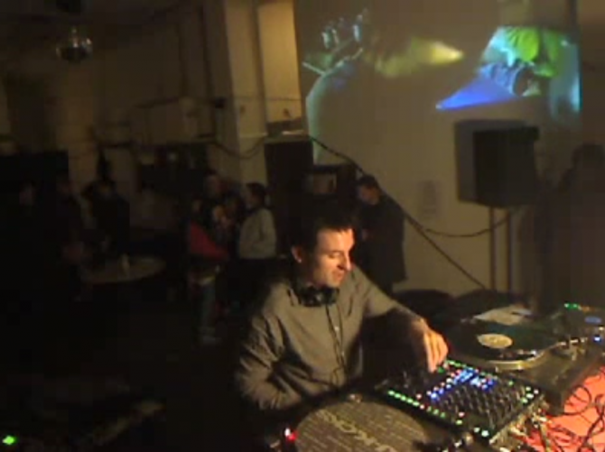 Photo of set ALEX CHASE.