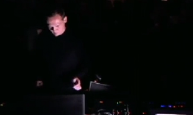 Photo of set Alva Noto.