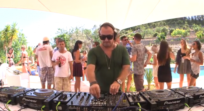 Photo of set Elio Riso.