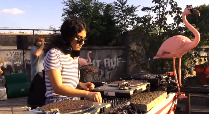 Photo of set Paramida.