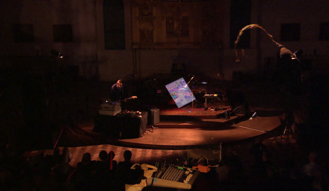 Photo of set Fennesz.