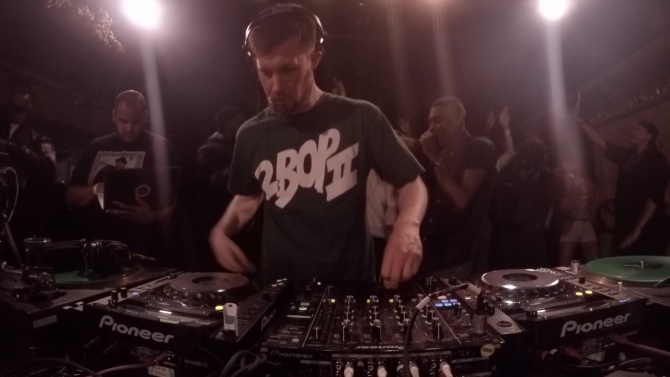 Photo of set DJ Cable.