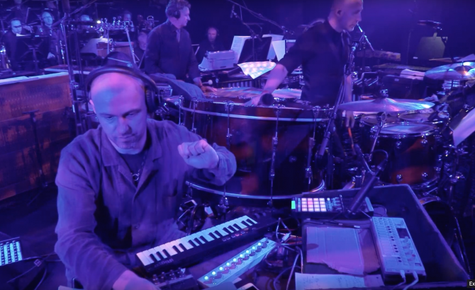 Photo of set Henrik Schwarz & Metropole Orkest.