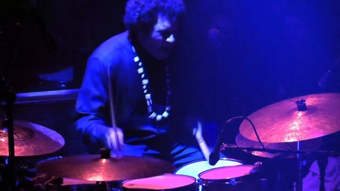 Photo of set Makaya McCraven.