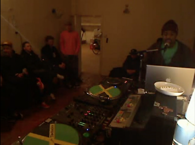 Photo of set Sampha.