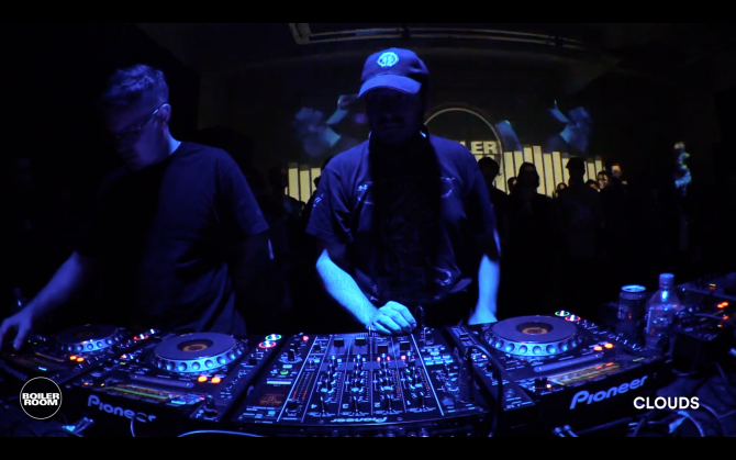 Photo of set Clouds.