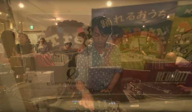 Photo of set Toshiya Kawasaki.