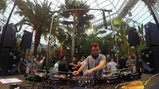 Photo of set David Glass.