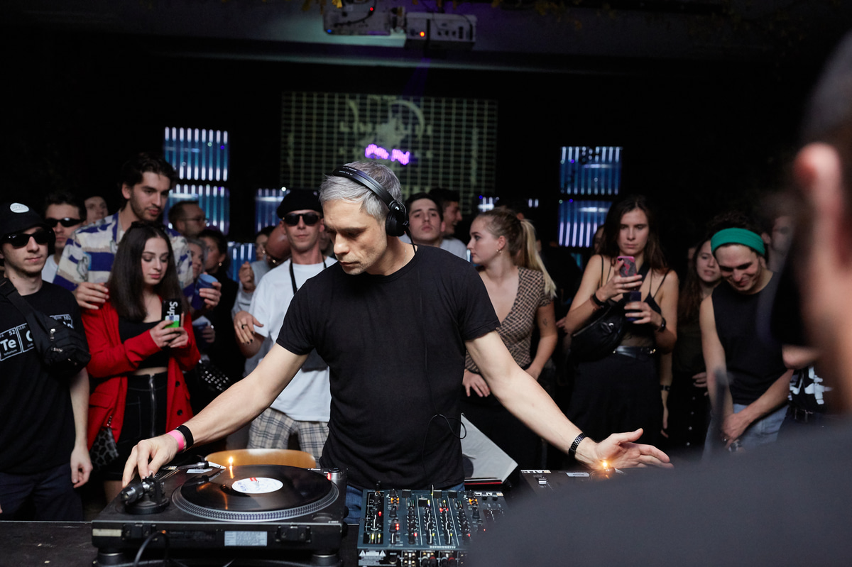 Photo of set Fiedel.