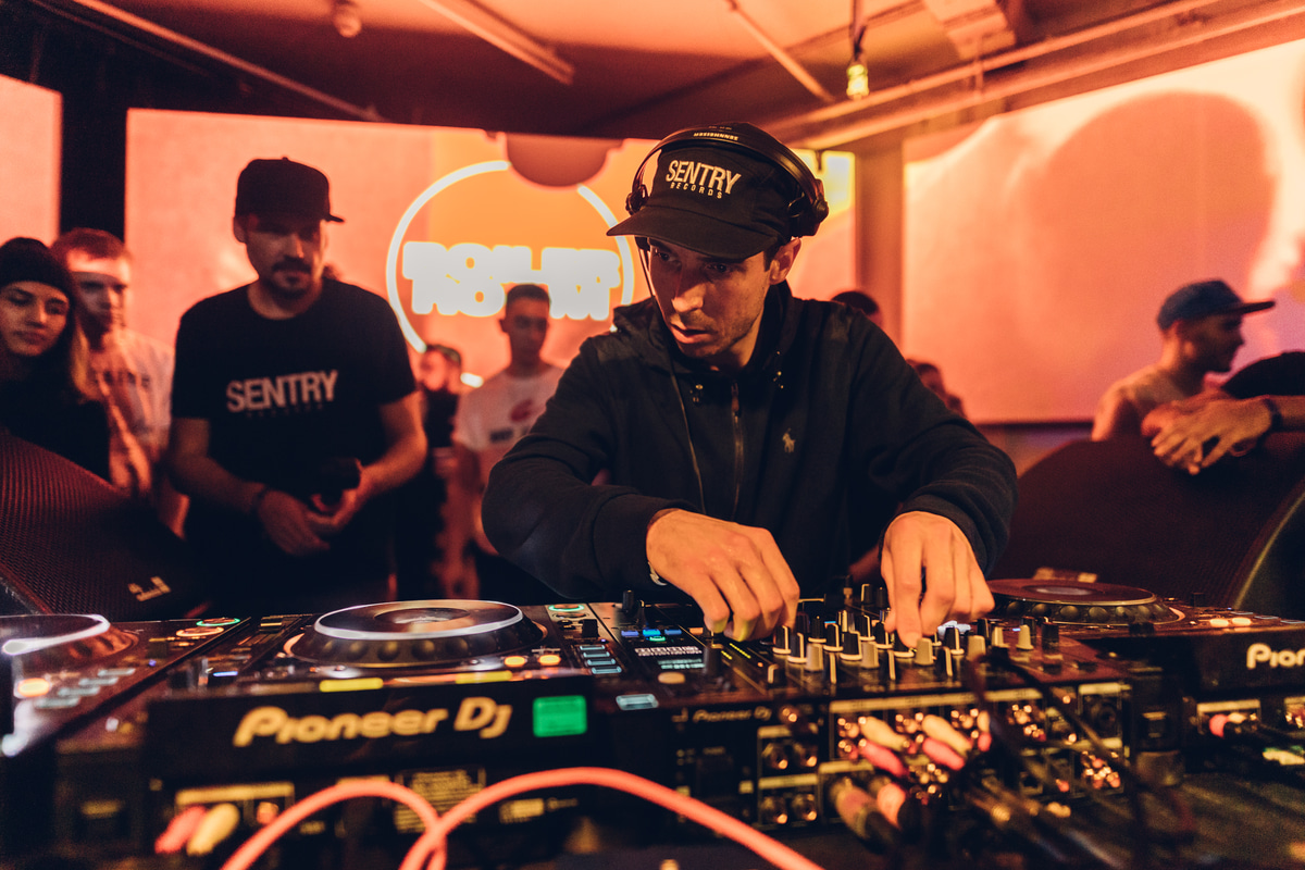 Photo of set Youngsta.