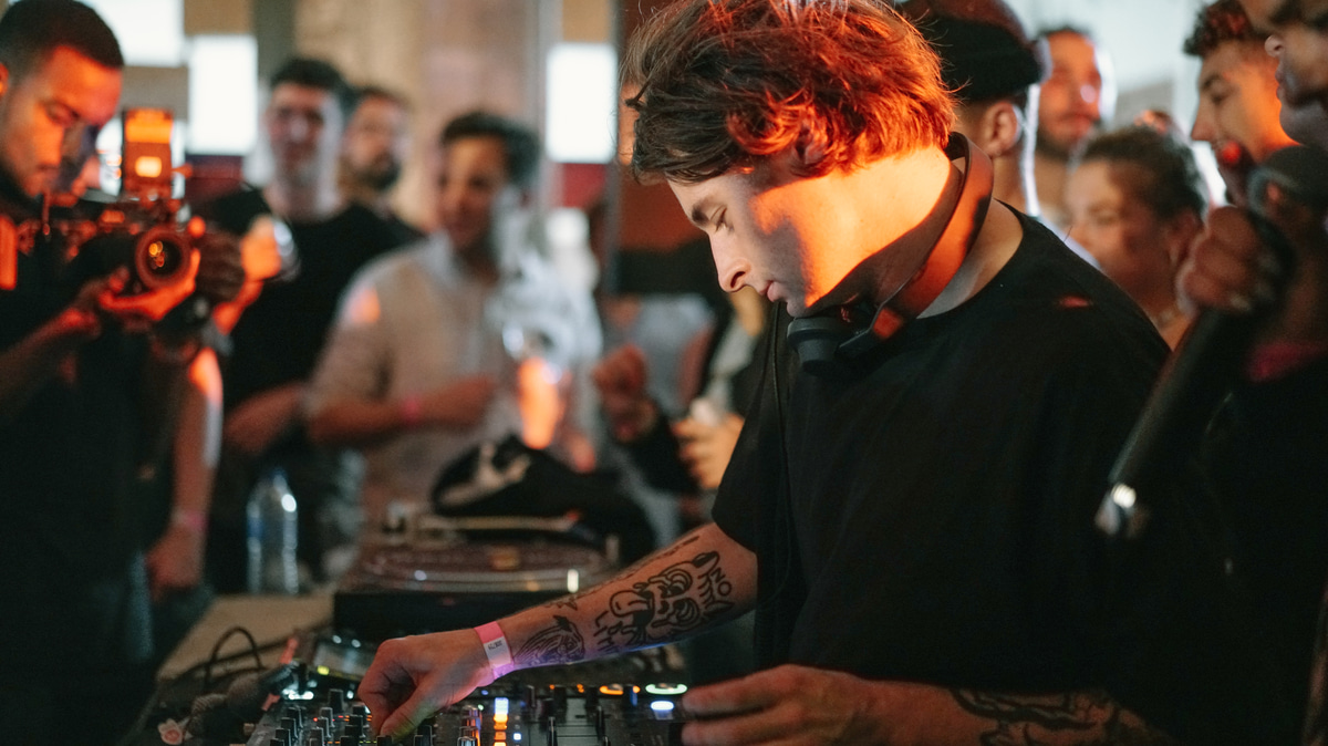 Photo of set Mall Grab.