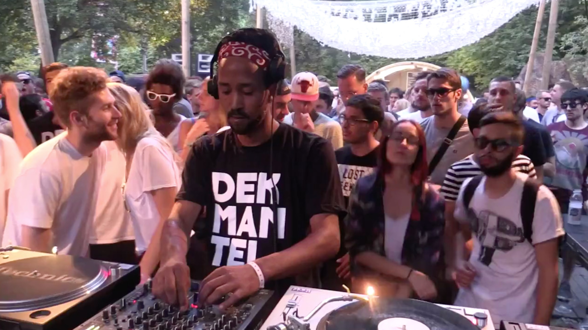 Photo of set Joey Anderson.