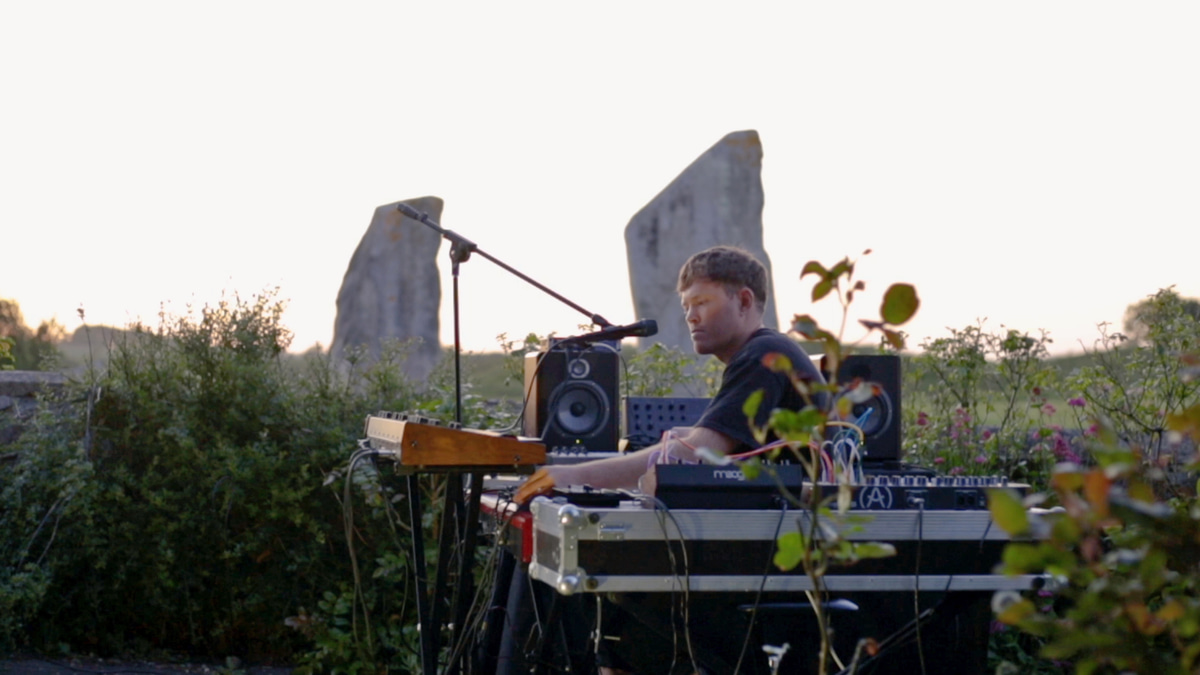 Photo of set Leifur James.