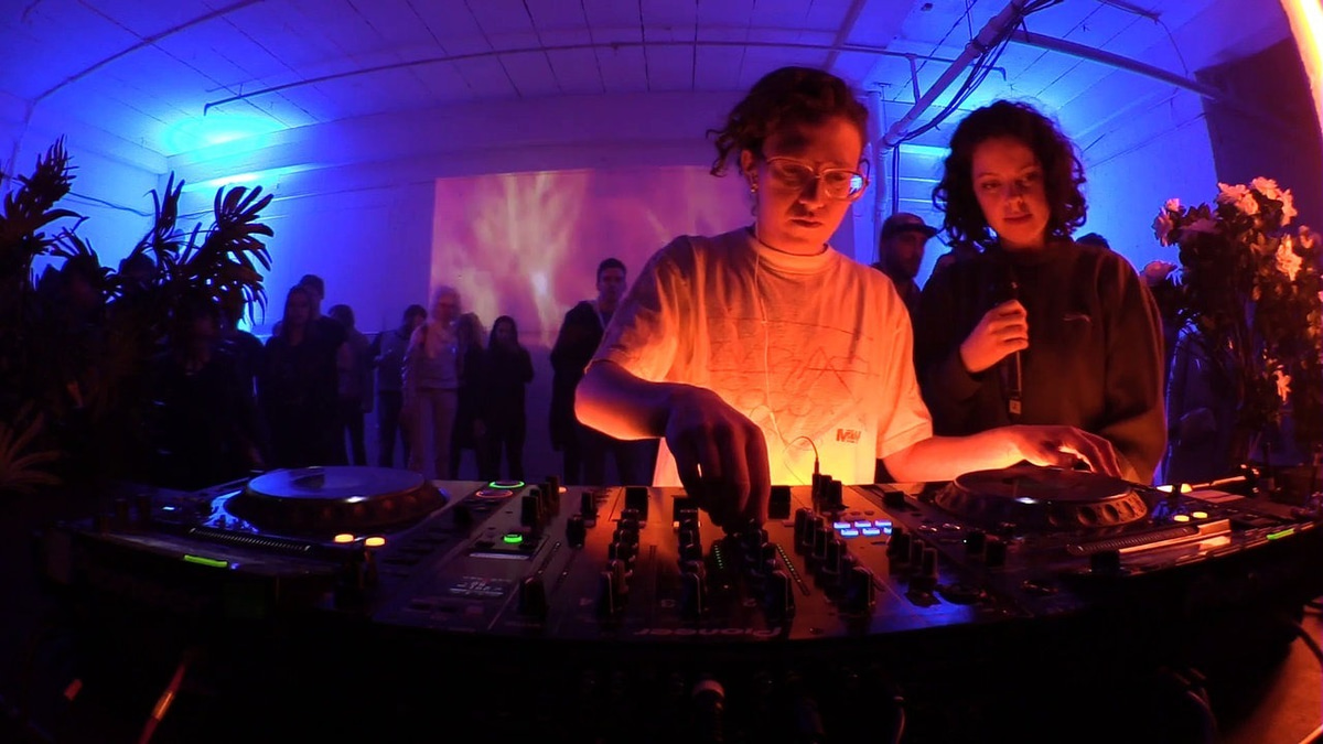 Photo of set Micachu & Tirzah.