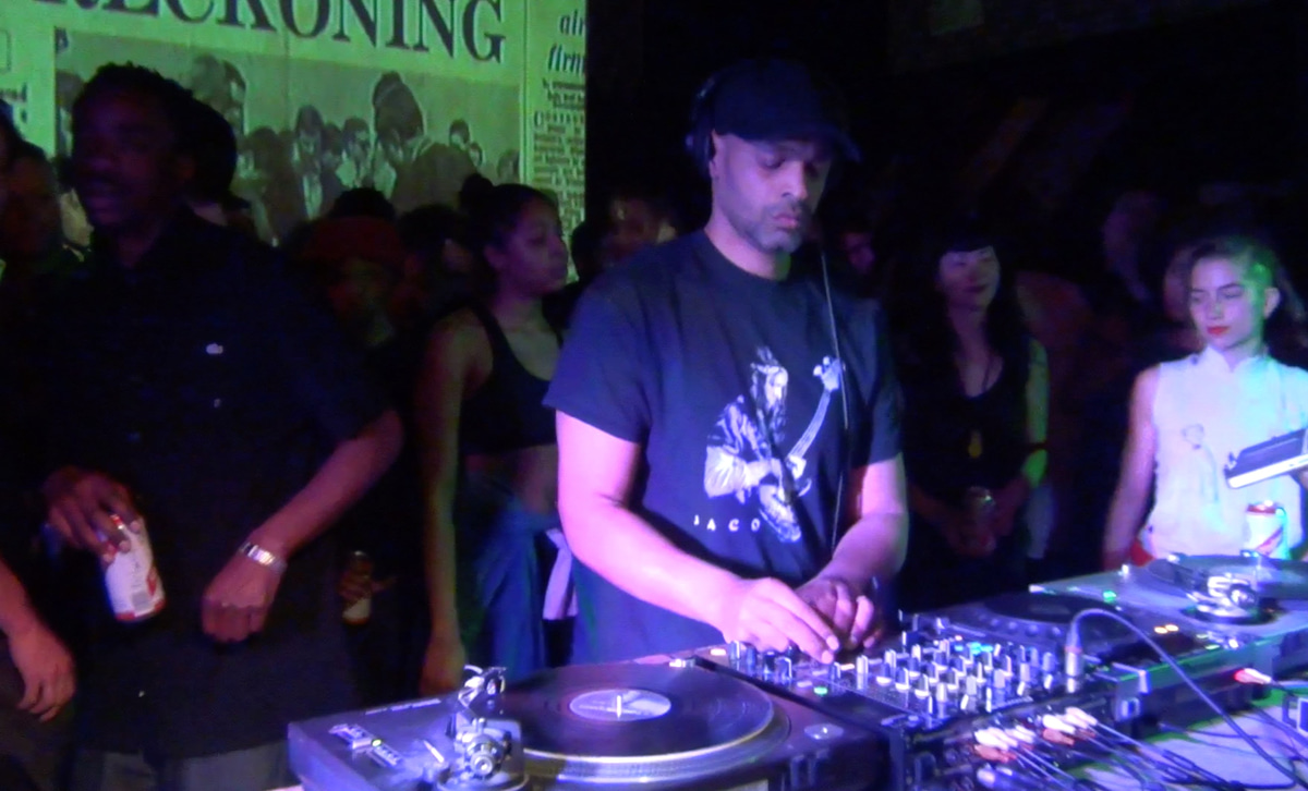 Photo of set DJ Nature.