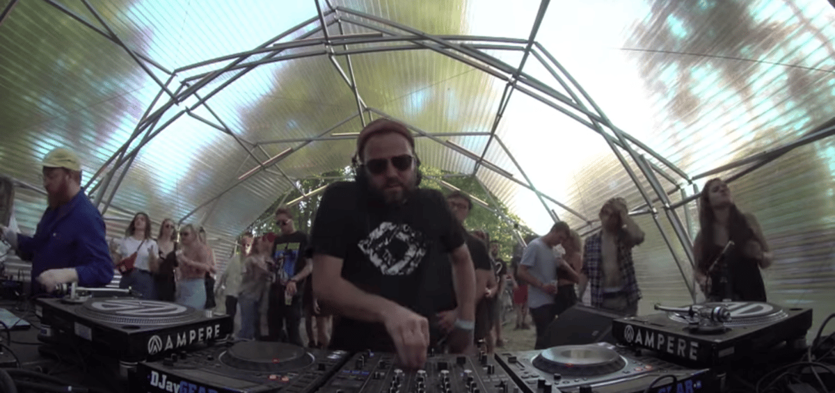 Photo of set Pablo Valentino.