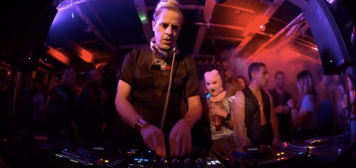 Photo of set GRACE SANDS.