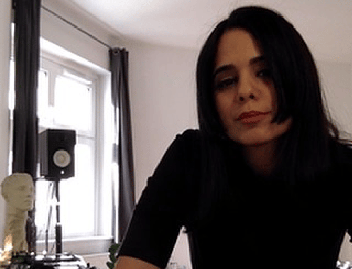 Photo of set Mor Elian.