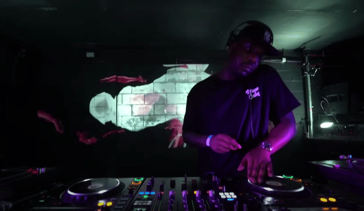 Photo of set Dale Mussington.