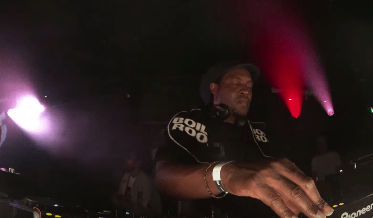 Photo of set Double O.