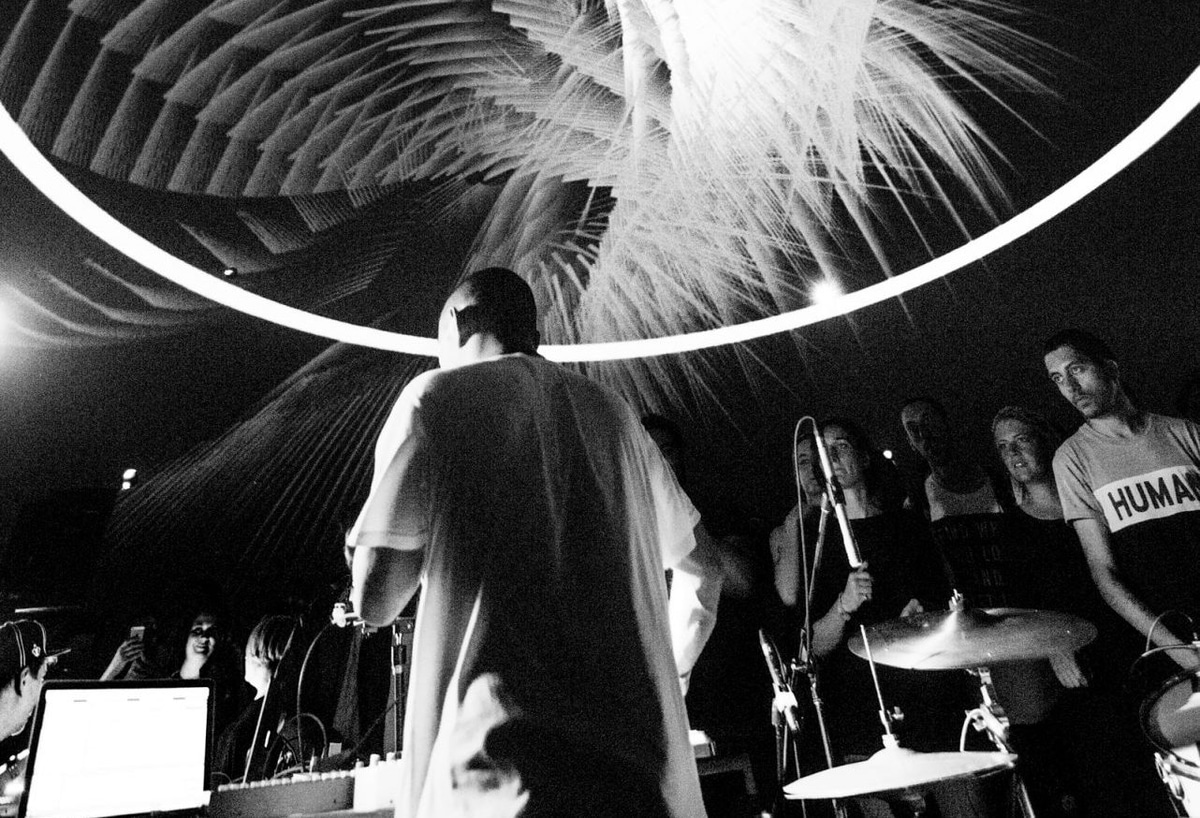 Photo of set Shigeto.