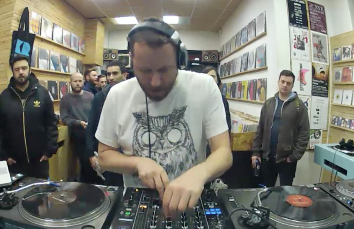 Photo of set DJ TLR.