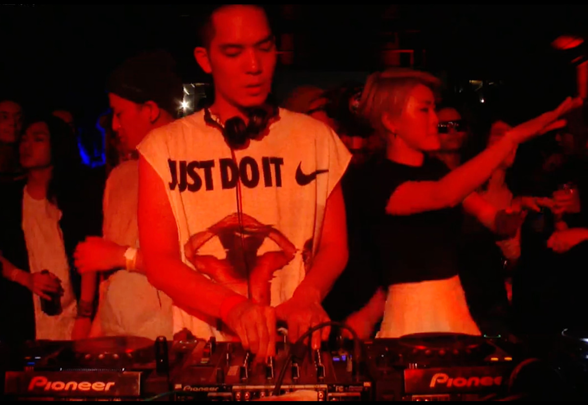 Photo of set Tzusing.