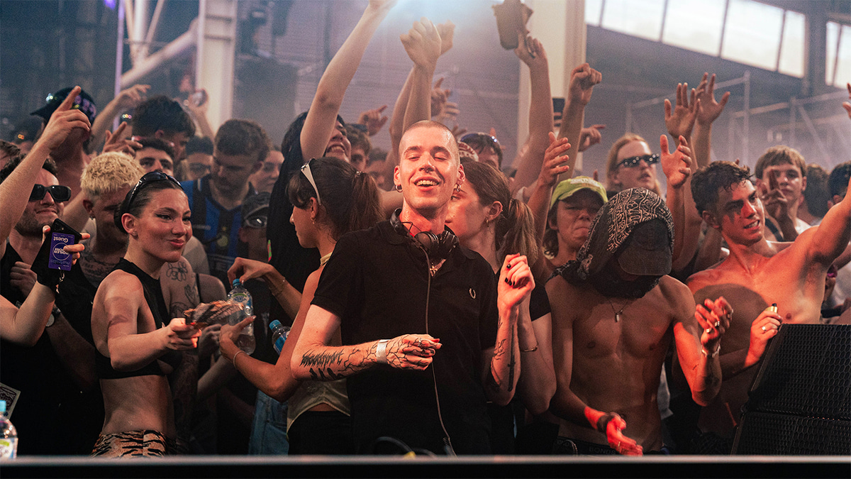 Photo of set Club Angel.