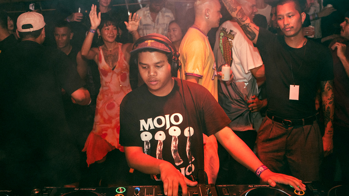 Photo of set Artificial.