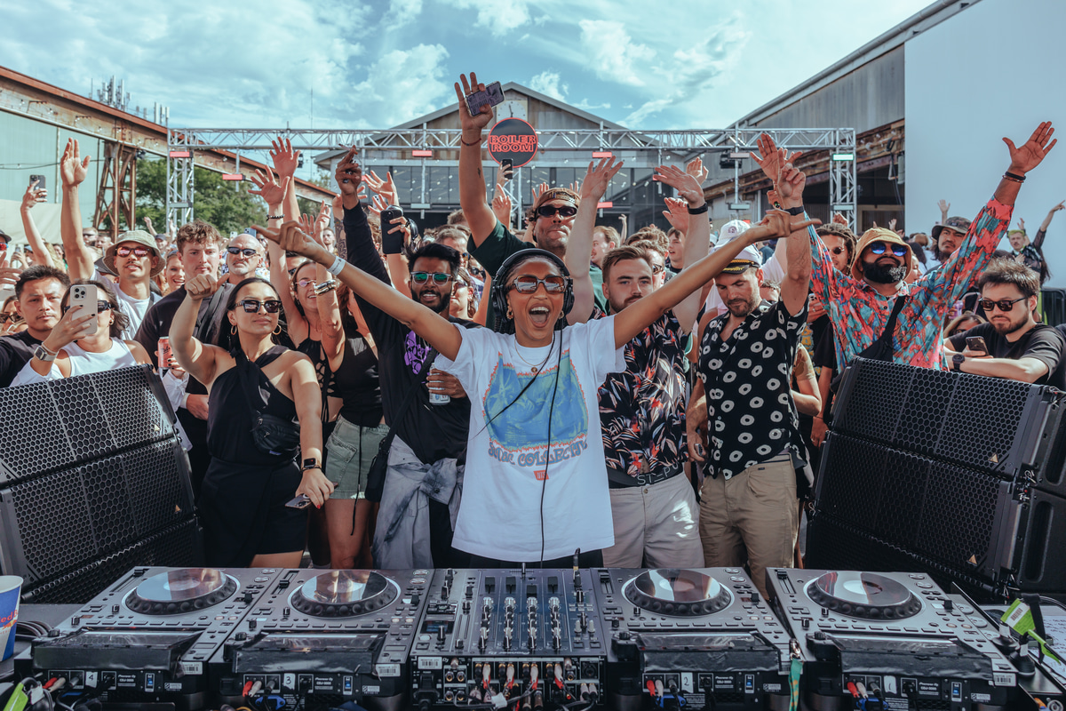 Photo of set Tarzsa.