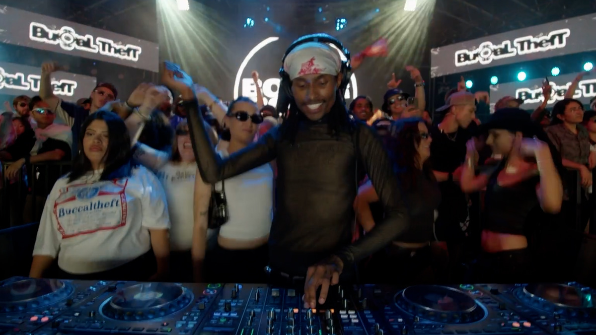 Photo of set BUCCALTHEFT.