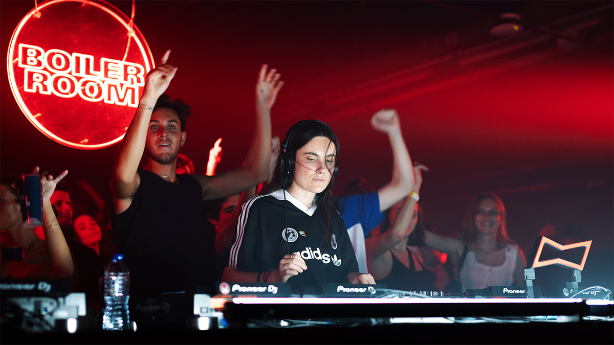 Photo of set carin kelly.