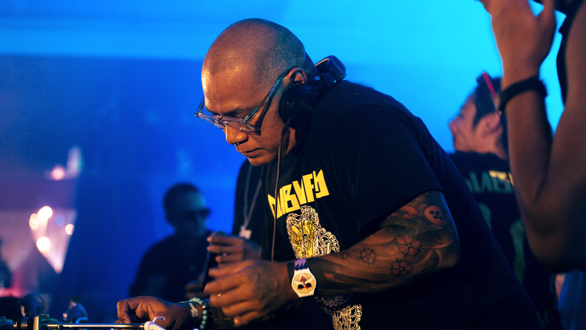 Photo of set DJ Dragon.