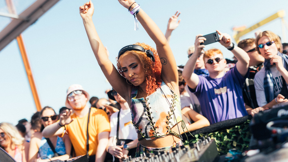 Photo of set Eliza Rose.