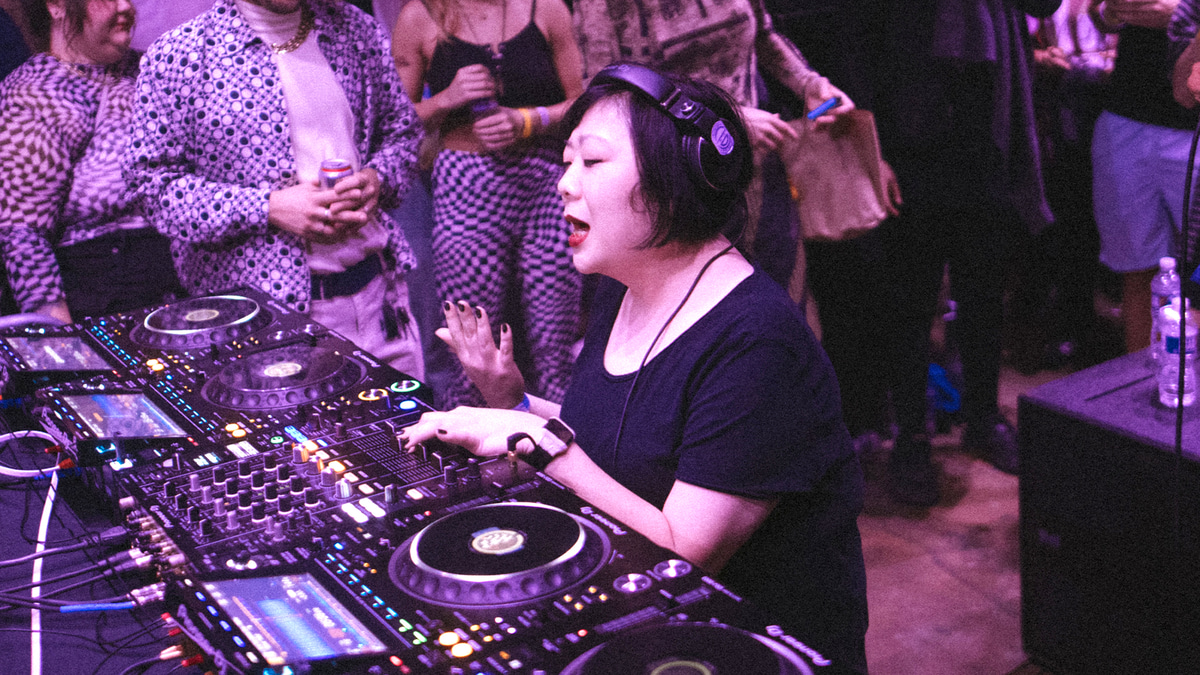 Photo of set Hiroko Yamamura.