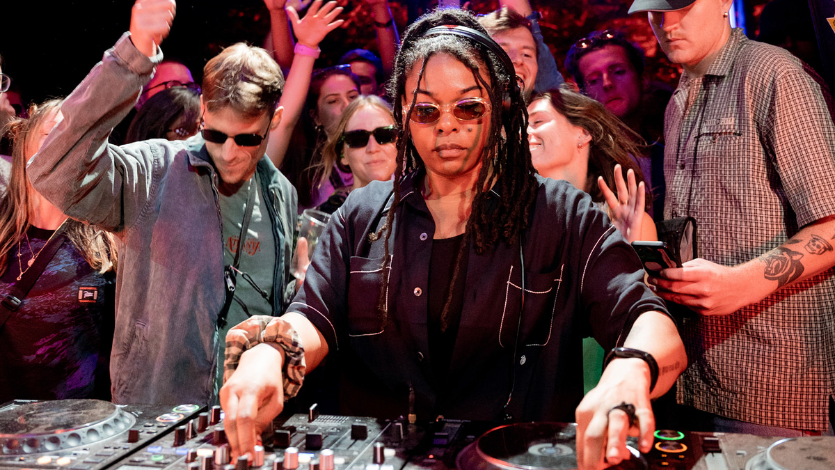 Photo of set Josey Rebelle.