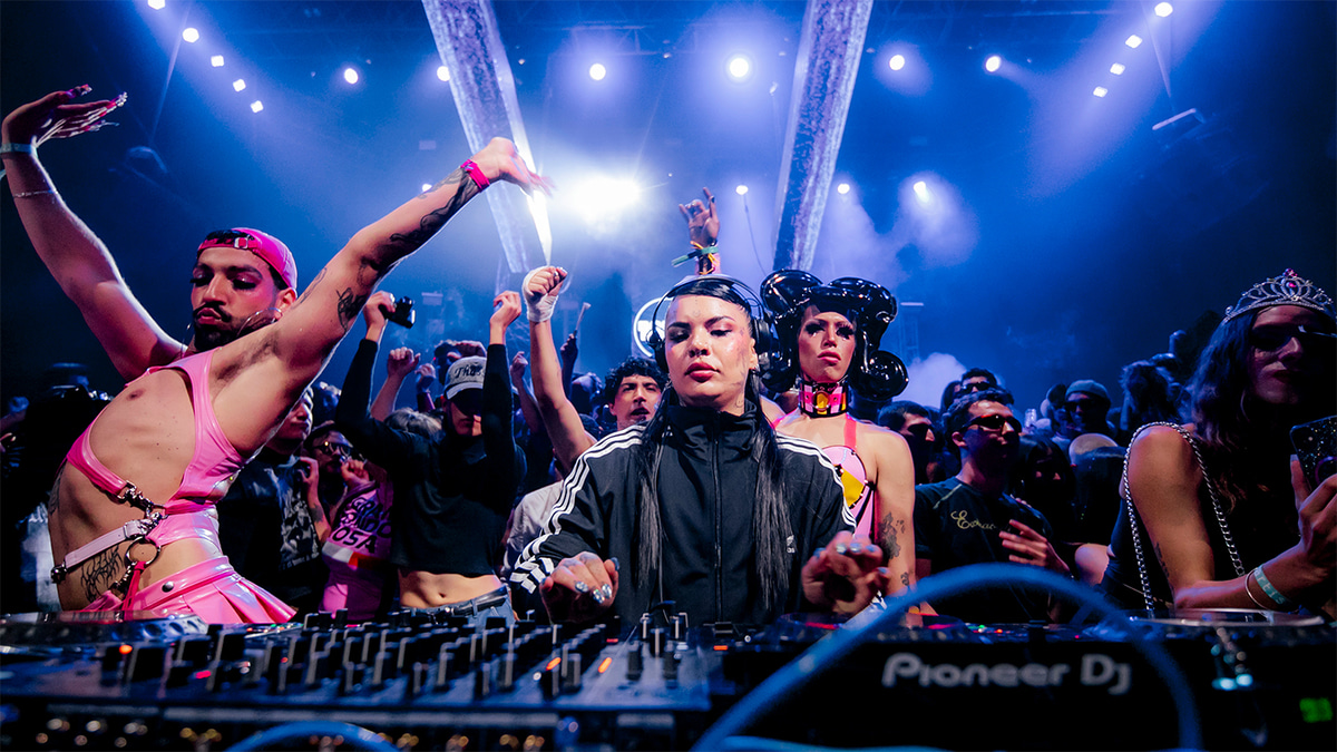 Photo of set Katalina Schwarz.