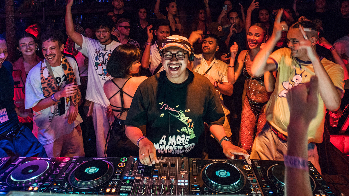 Photo of set Kevin T.