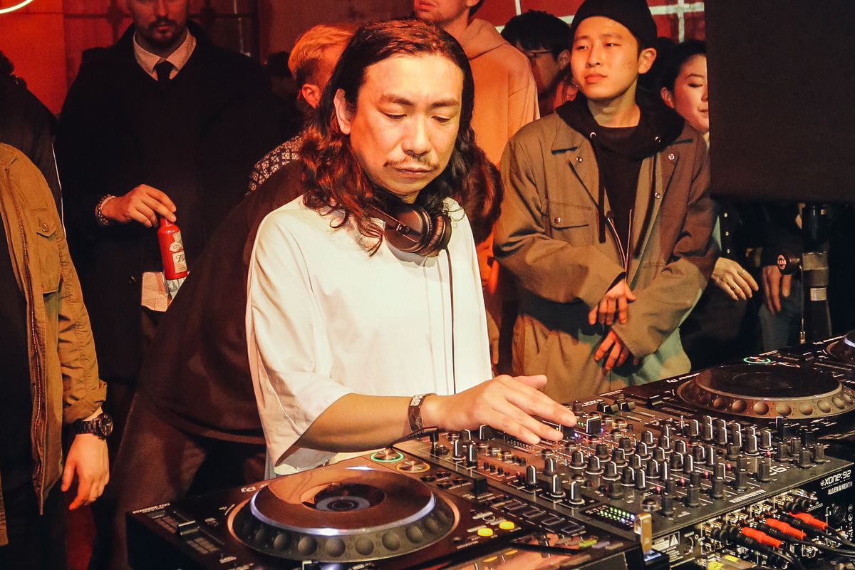 Photo of set DJ Nobu.