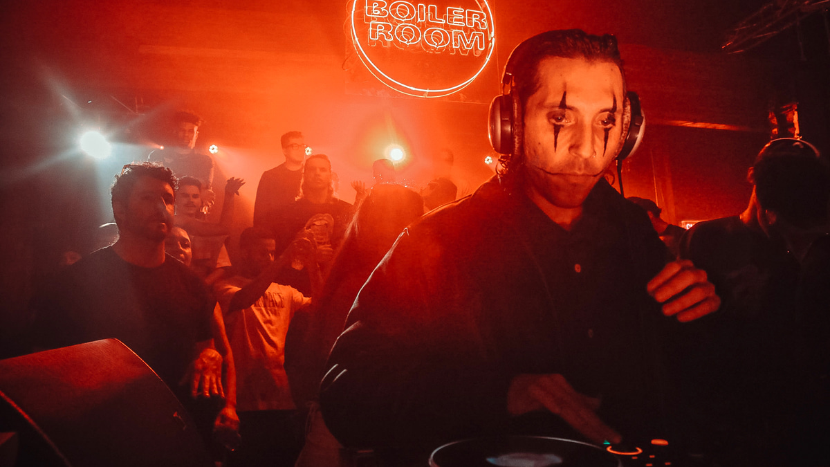 Photo of set Paul Marmota.