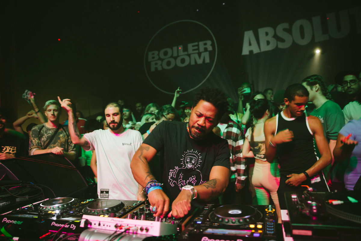 Photo of set Ron Trent.