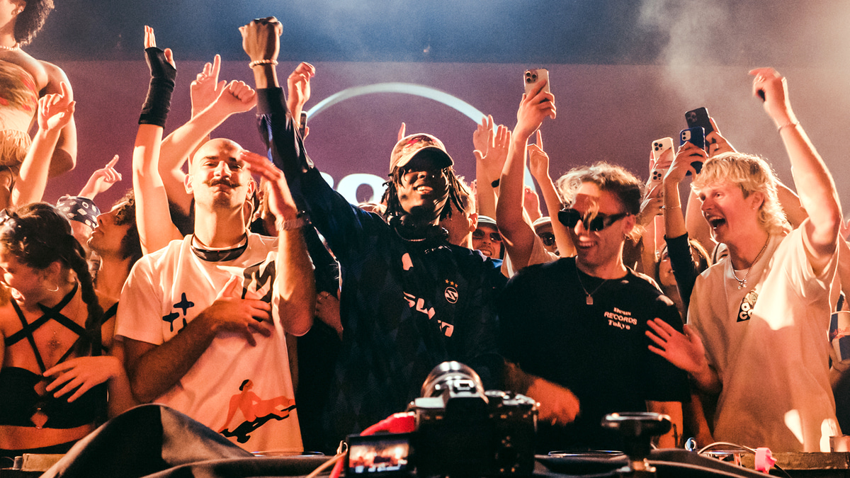 Photo of set Sam Alfred.