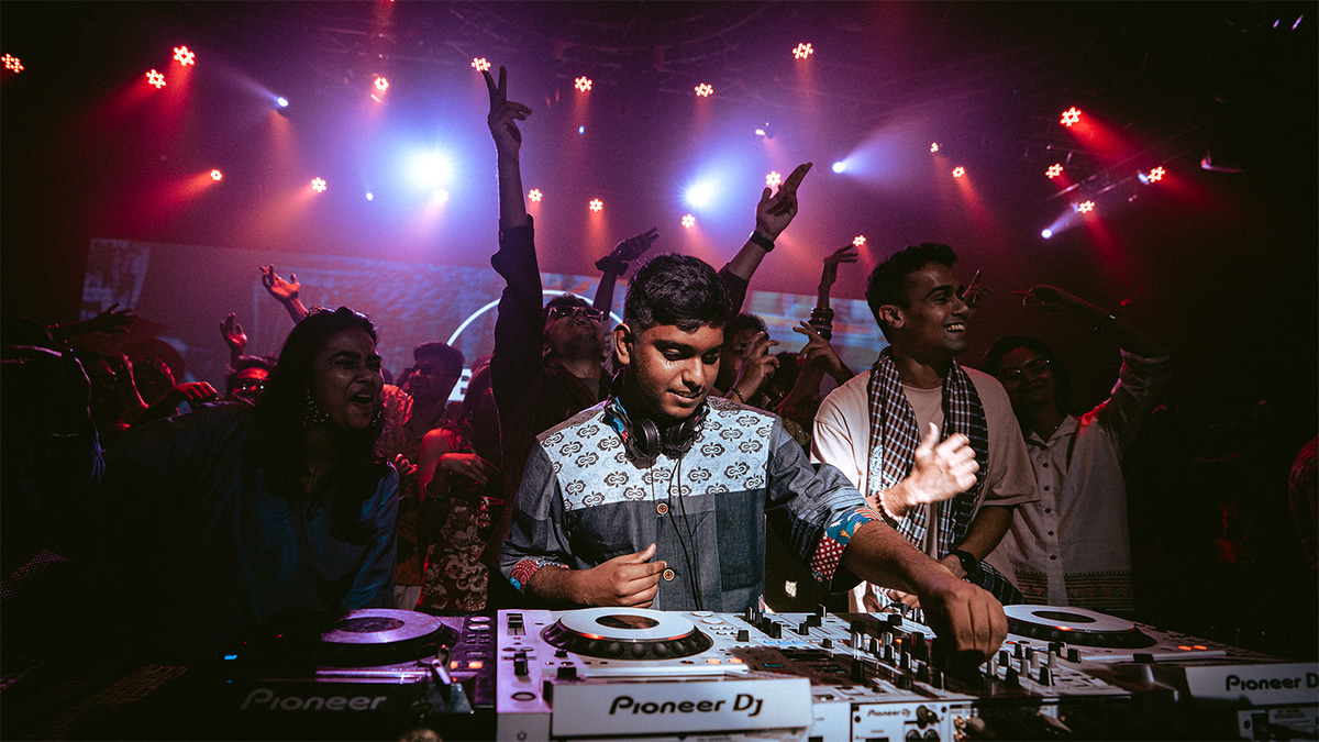 Photo of set Siaminium.