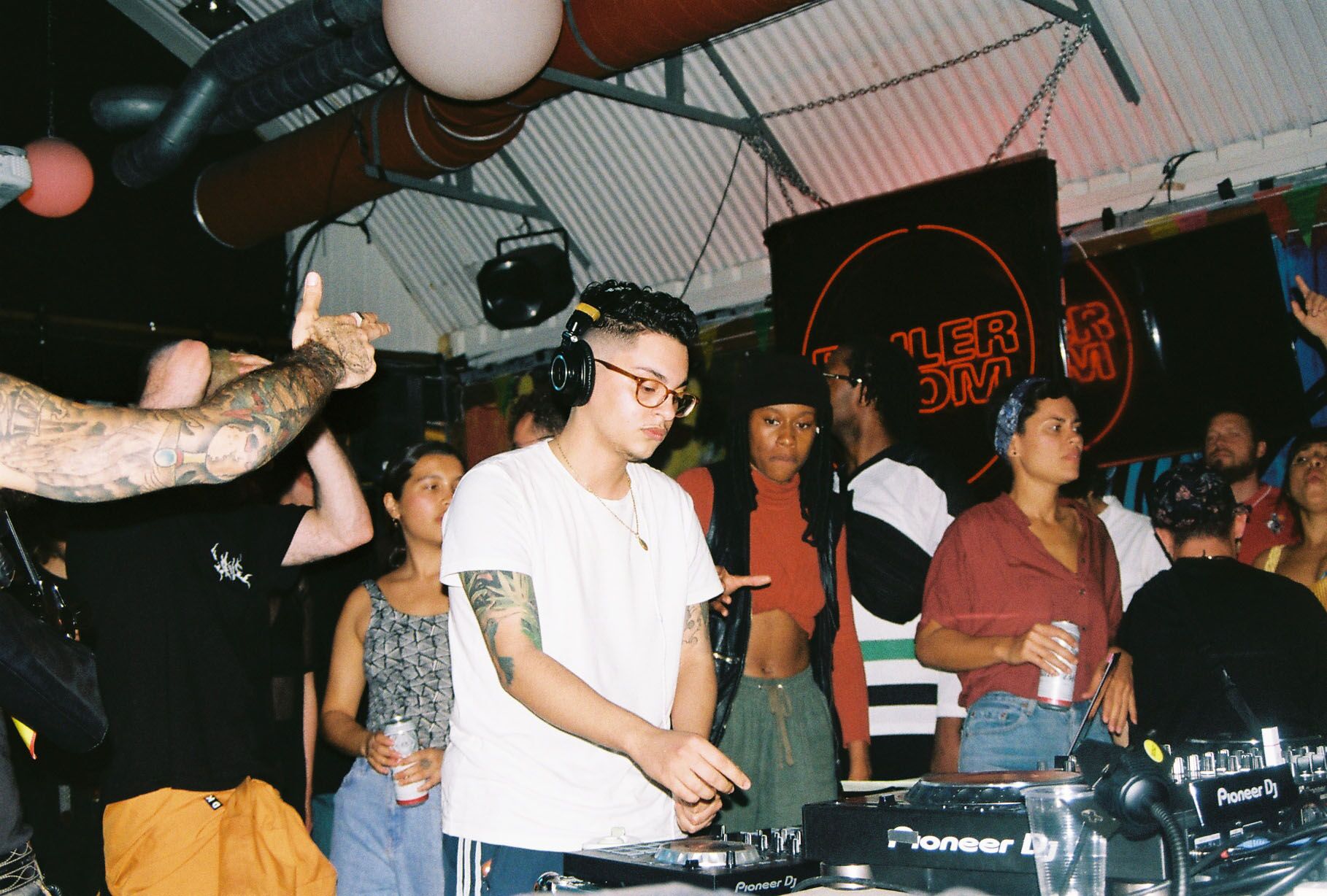 Photo of set El Tuma.